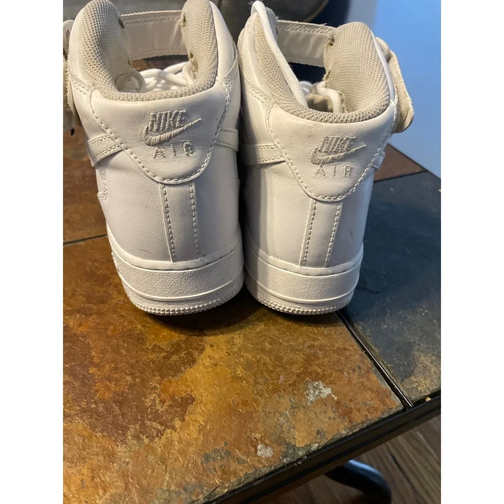 Nike Air Force 1 Mid 07 Triple White fits like a size 9 tag‎ faded see photo